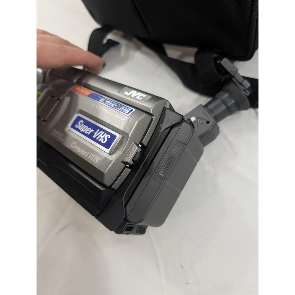 Untested JVC GR-SXM527U Compact SVHS-C Video Camcorder  Batteries‎ Charger